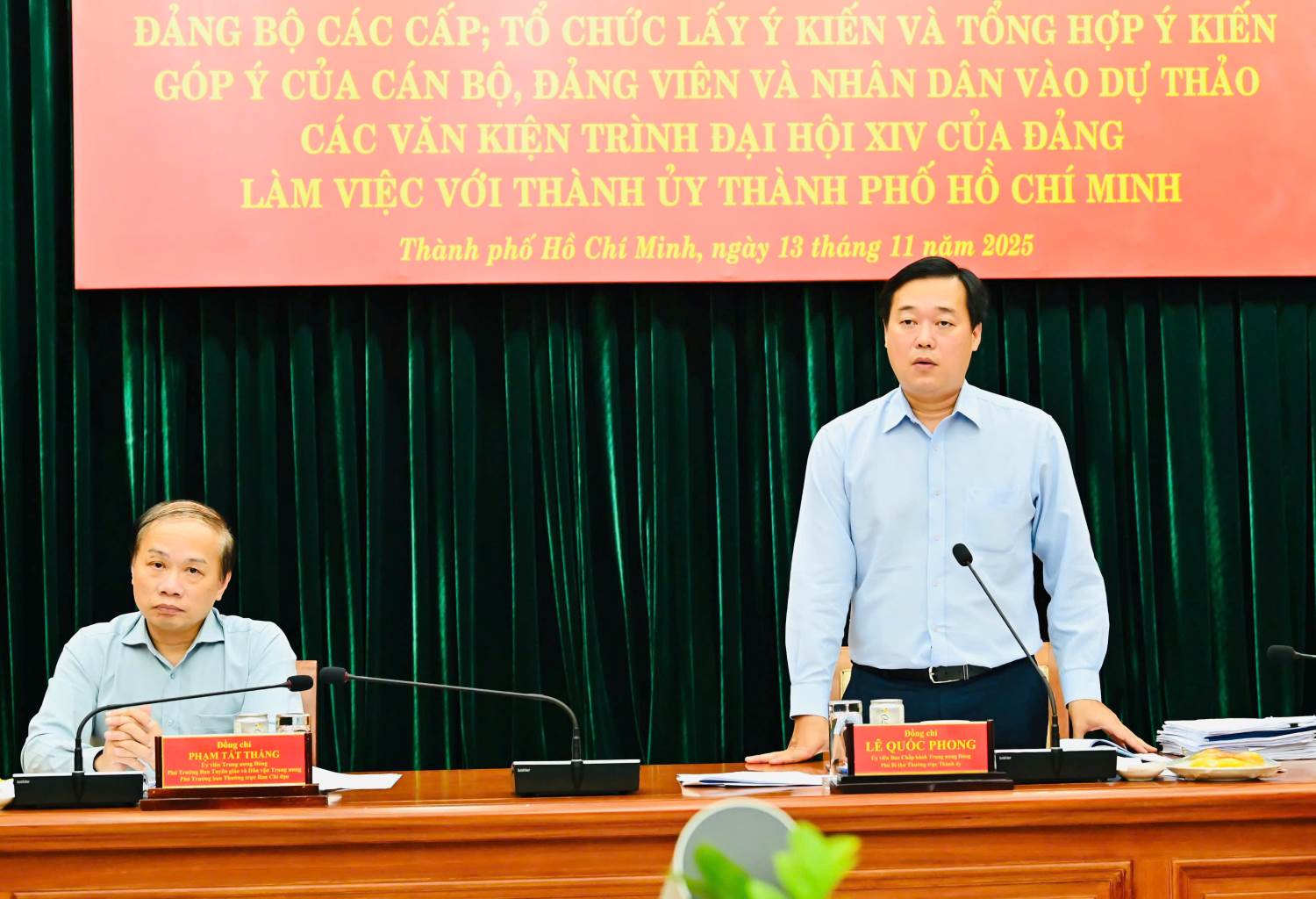 Standing Deputy Secretary of the Ho Chi Minh City Party Committee Le Quoc Phong spoke at the meeting. Photo: Viet Dung
