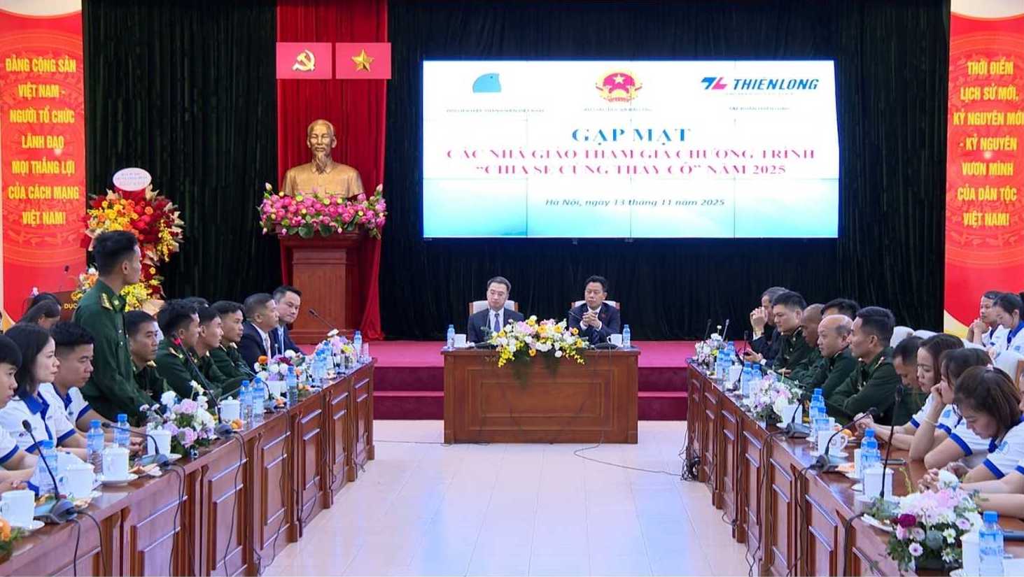 Buoi gap mat cac nha giao tham gia Chuong trinh “Chia se cung thay co” nam 2025. Anh: Duc Thien