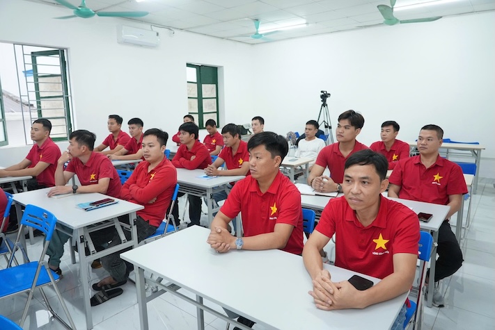 Workers of Garment Corporation 10 participate in the Forward Traffic Operation Training Course. Photo: Trade Union