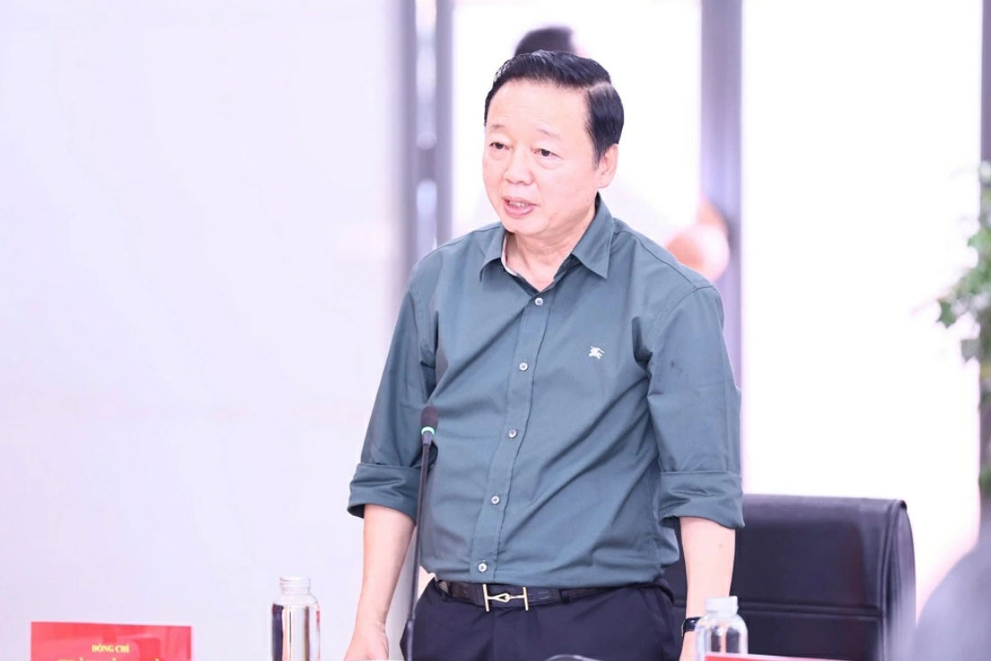 Parti Merkez Komitesi üyesi, Başbakan Yardımcısı Tran Hong Ha toplantıda konuşuyor. Fotoğraf: Cong Nghia