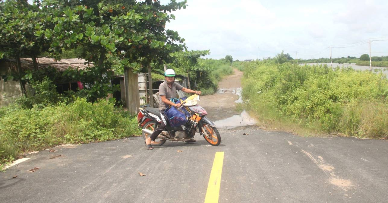 The dike section under the Urgent Project approved in 2019 has not yet completed the capital adjustment to another project. Photo: Nhat Ho