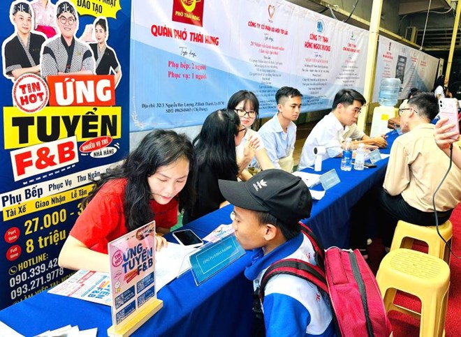Trong thang 10.2025, tai TPHCM, nhu cau tuyen dung viec lam cao hon nhu cau tim viec. Anh: Nam Duong 