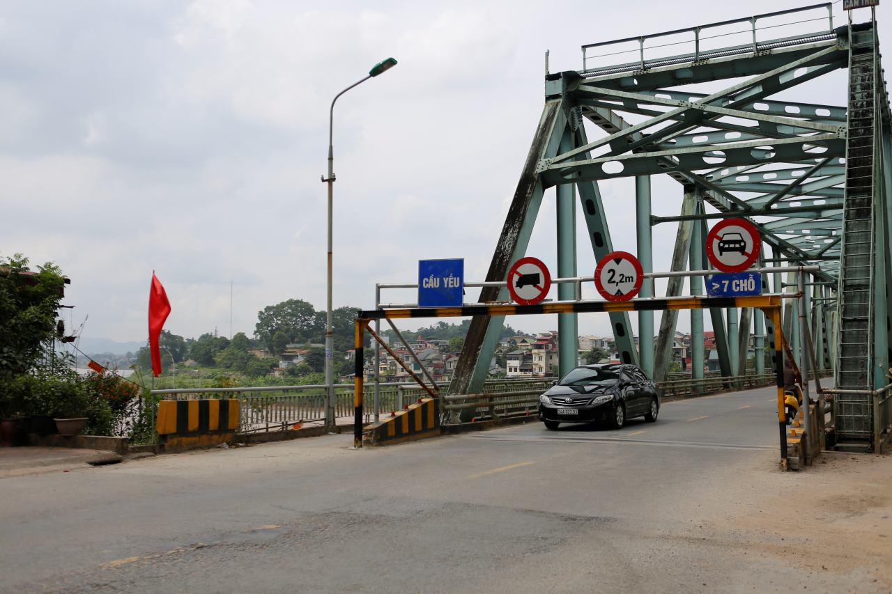 Hien cau Yen Bai dang 