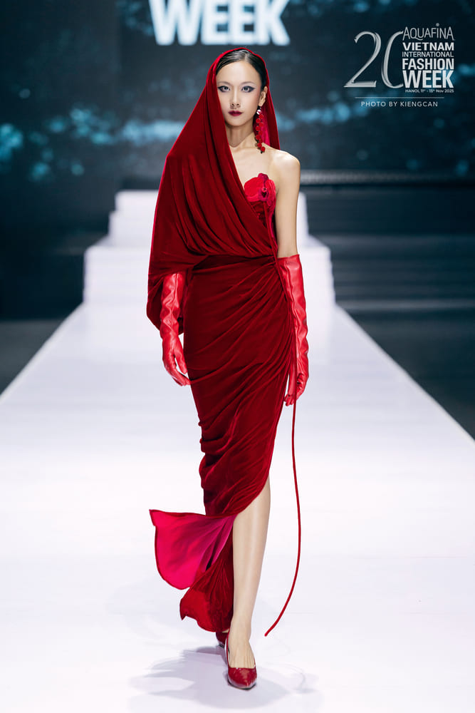 Bo suu tap “Black Parade” giong nhu loi khang dinh cho ve dep cua nguoi phu nu hien dai - kieu hanh, tu tin va khong bao gio bi khuat phuc. Anh: Kieng Can Team