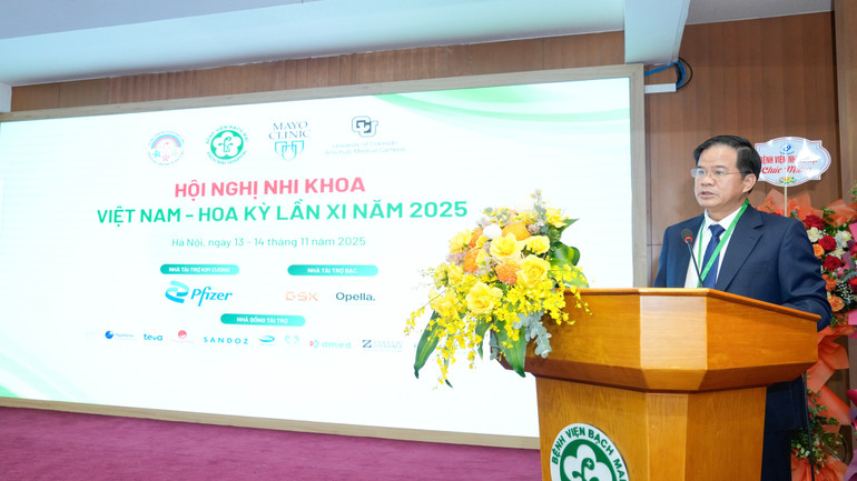 PGS.TS Dao Xuan Co, Giam doc Benh vien Bach Mai phat bieu tai hoi nghi. Anh: The Anh