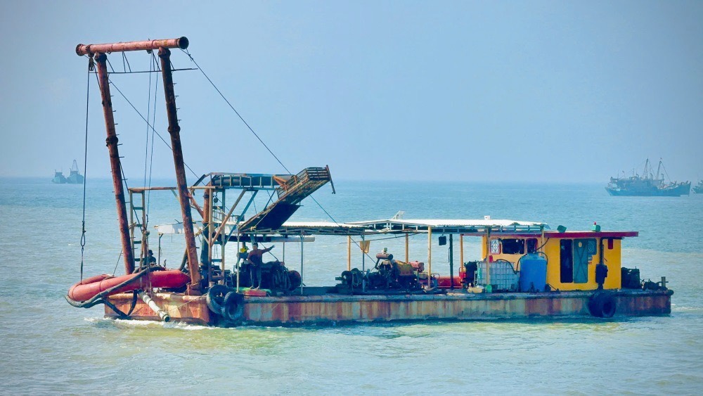 Sa lan trien khai nao vet, thong luong cua bien Cang La Gi, hoi thang 6. Anh: Duy Tuan 