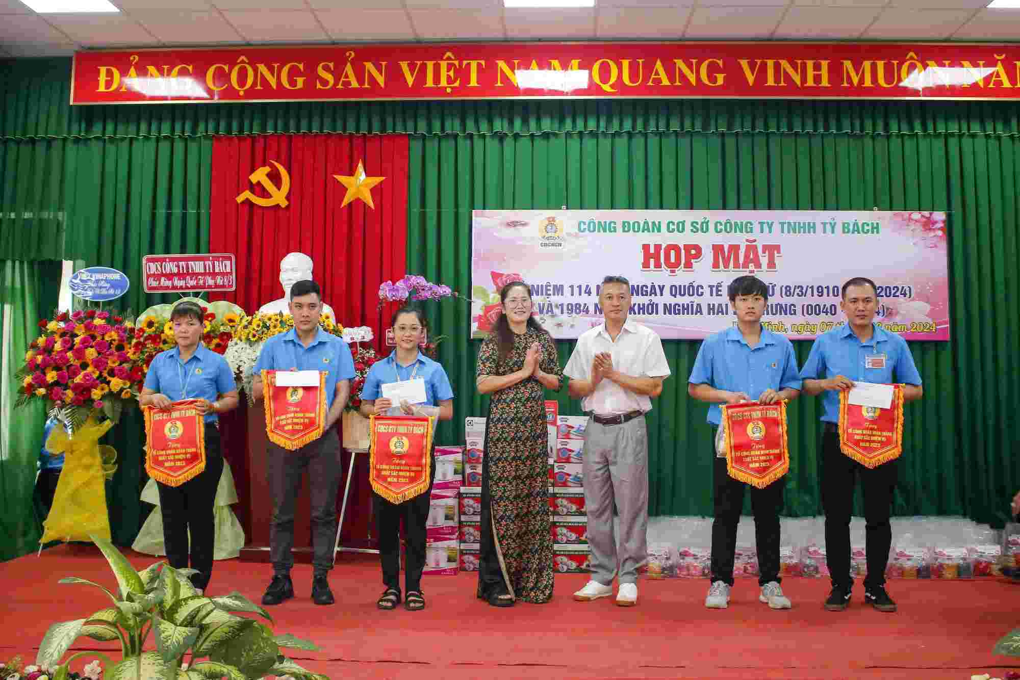 Le syndicat organise des activites sportives et de remise en forme pendant les vacances et le Tet pour les membres du syndicat. Photo : Hoang Loc