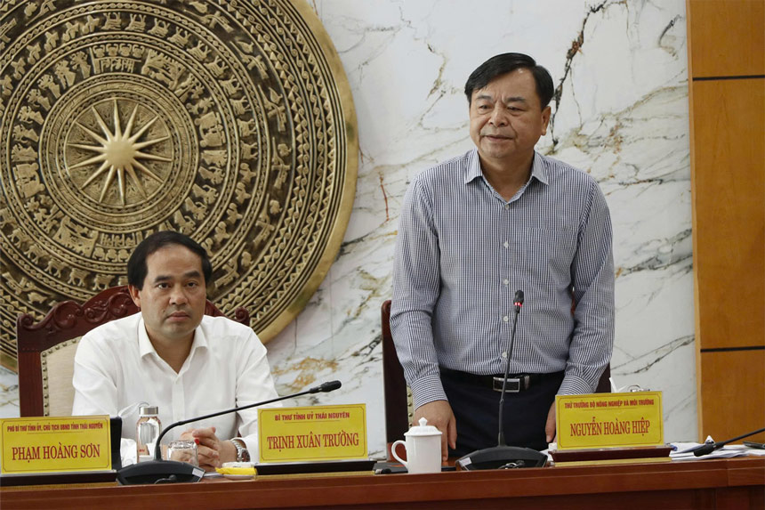 Thu truong Bo Nong nghiep va Moi truong Nguyen Hoang Hiep chia se tai chuong trinh.