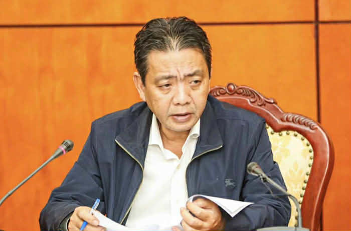 Thu truong Hoang Dao Cuong chi dao sau khi lang nghe bao cao tu Cuc the duc the thao. Anh: Viet Hung