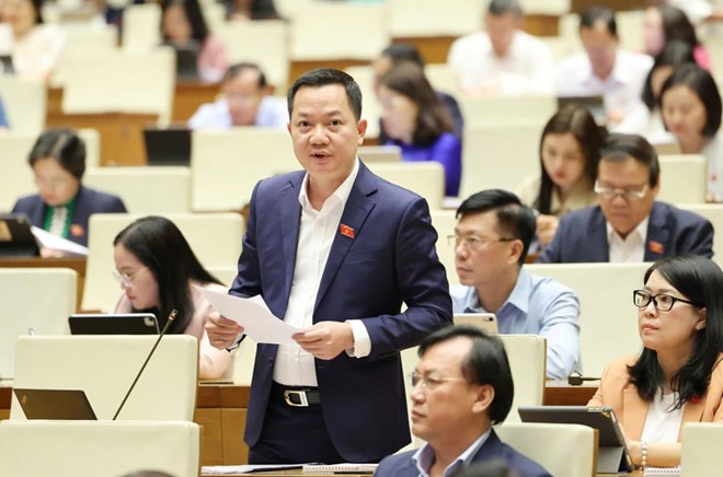 Delegate Trinh Xuan An (Dong Nai Delegation) spoke before the National Assembly, proposing to soon legalize to bring the Hanoi Convention on the prevention of cybercrime into life. Photo: Pham Dong
