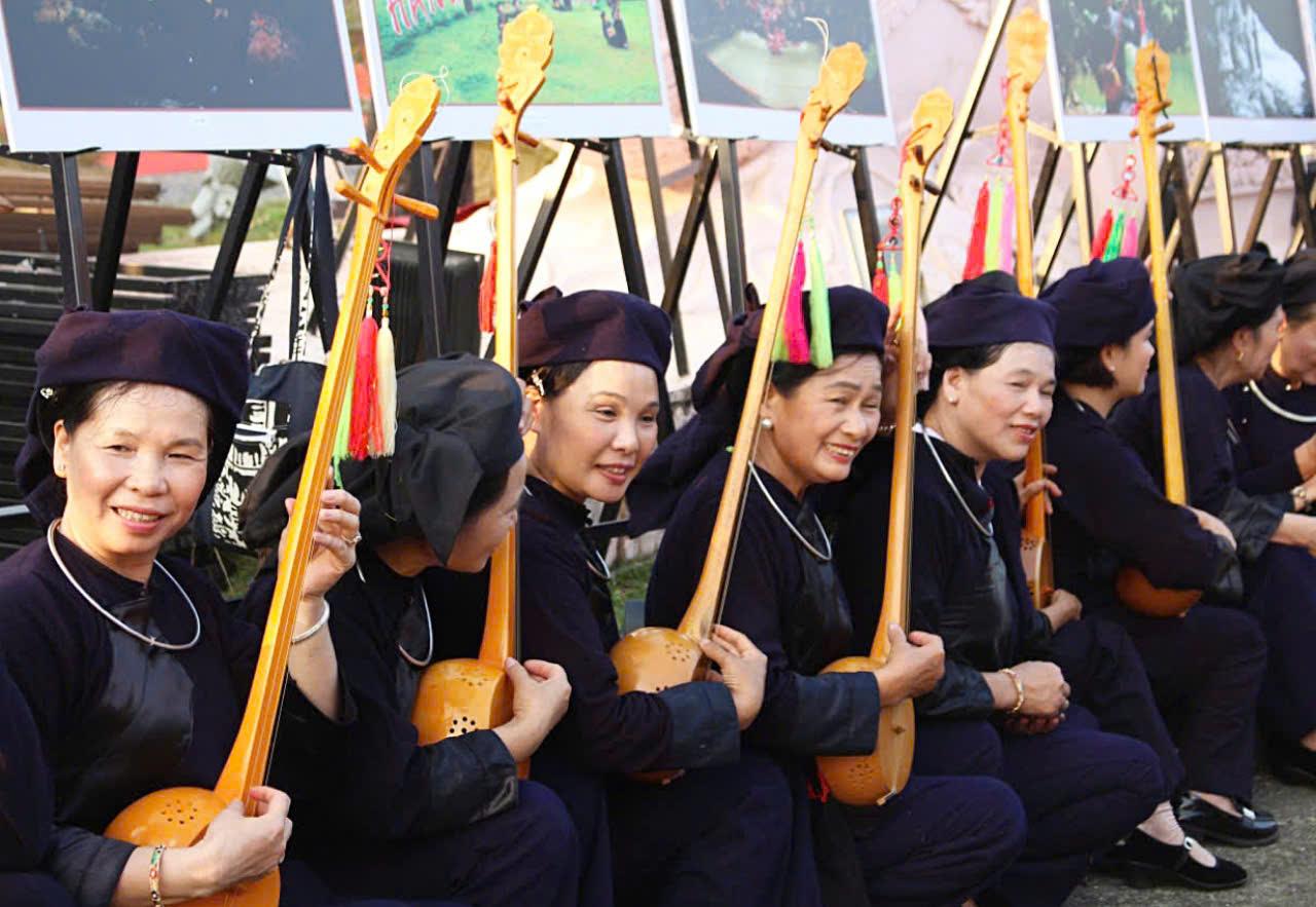 Khoang hon 200 dong bao thuoc 18 dan toc se dem den khong gian van hoa ruc ro tai Tuan “Dai doan ket cac dan toc“. Anh: Le Tuyen