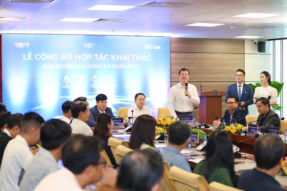 Cac chuong trinh tuong thuat va binh luan cac giai dau lon cua chau Au se duoc xay dung theo phong cach “phuong Nam” dac trung, mang tinh than gan gui, tre trung va sinh dong. Anh: Ngoc Thang