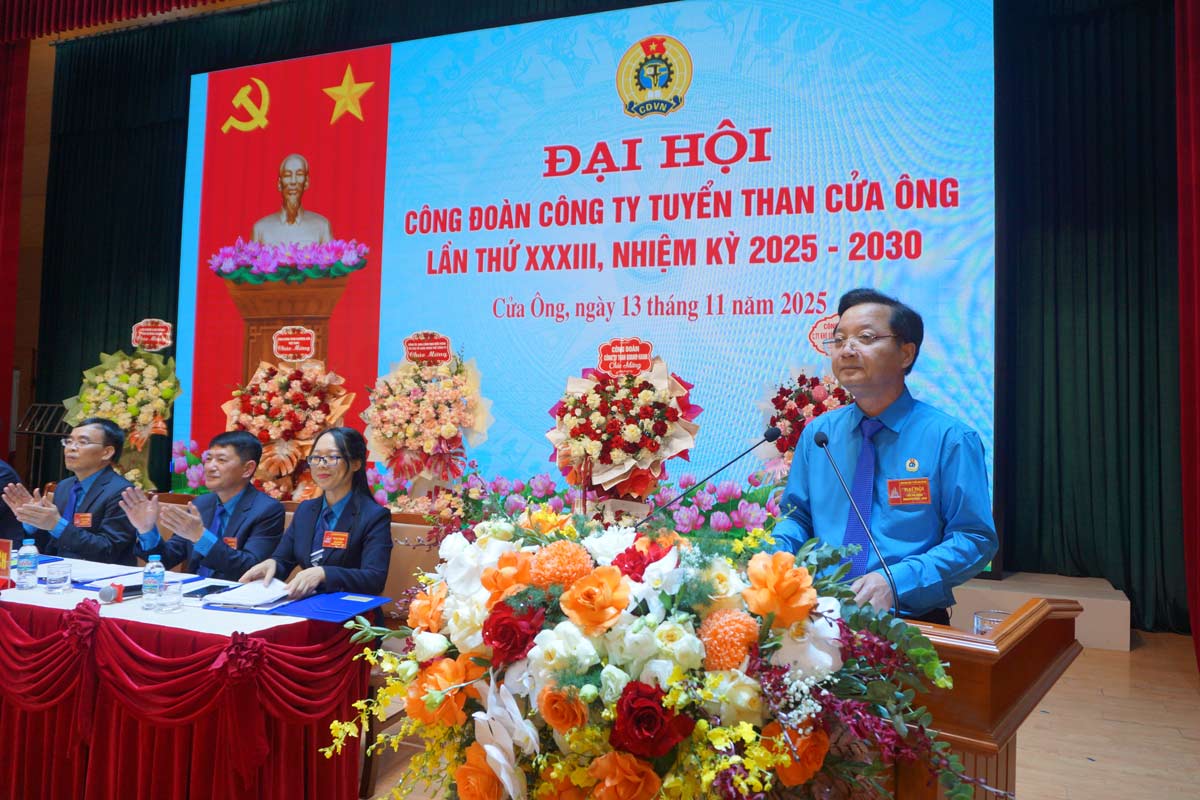 Ong Nguyen Anh Chuong - Bi thu Dang uy, Giam doc Cong ty Tuyen than Cua Ong - phat bieu chi dao dai hoi. Anh: Doan Hung