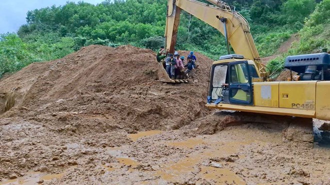 ダナン（旧クアンナム）の山間部のコミューンでは最近、大雨のため交通が混乱した。写真: トラン・ヴィ