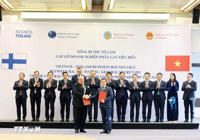 General Secretary To Lam witnessed the exchange of memorandums of understanding between Viettel Military Industry - Telecommunications Group and Nokia Group of Finland. Photo: VNA