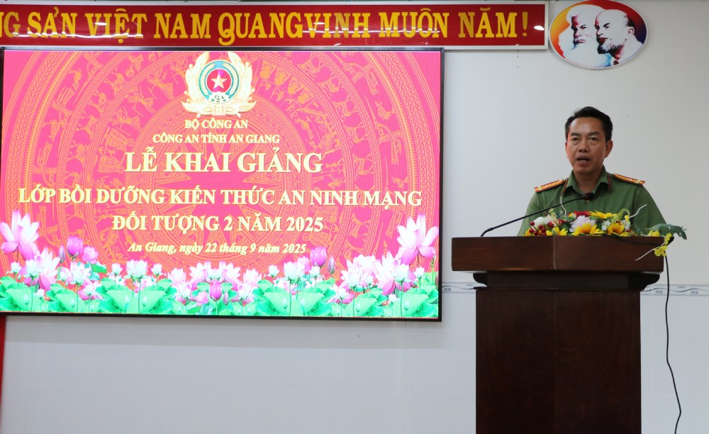 Training on knowledge of cyber security, high-tech crime prevention and control in An Giang in October 2025. Photo: Tien Dung