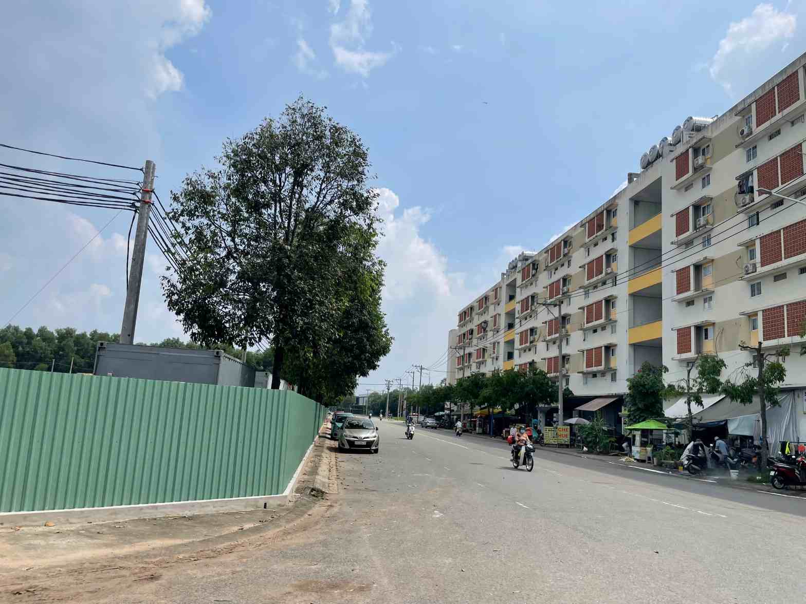 Du an duoc trien khai ke ben khu nha o xa hoi Dinh Hoa cao 5 tang. Anh: Dinh Trong