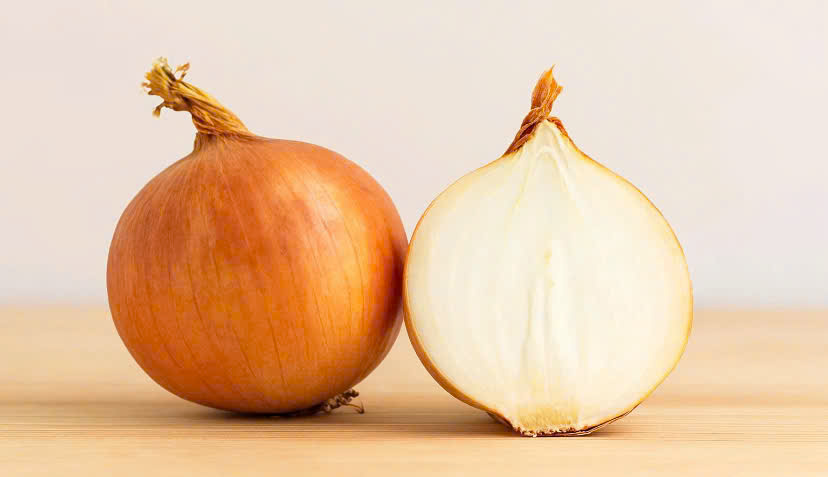 Onions - a natural secret to effective liver detoxification. Graphics: Huong Giang