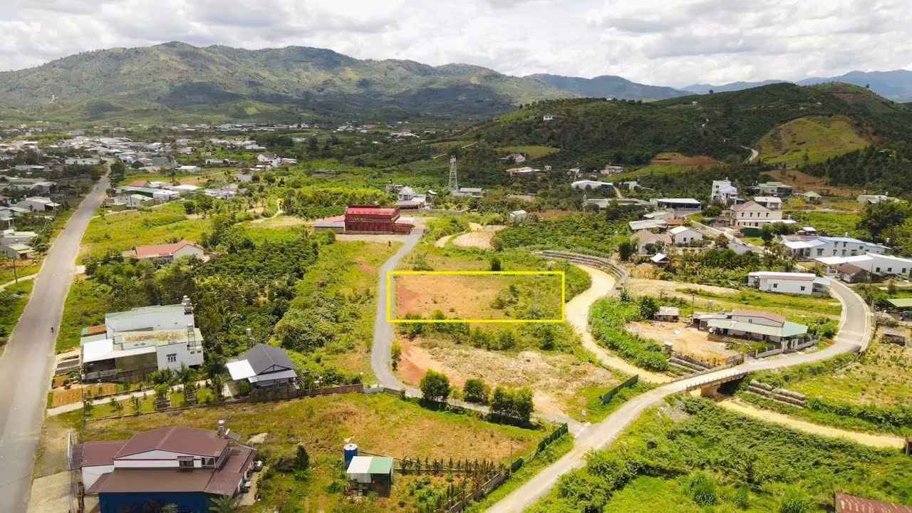 Lam Dong Provincial People's Committee directs competent authorities to prevent money laundering in the real estate sector. Photo: Phuc Khanh