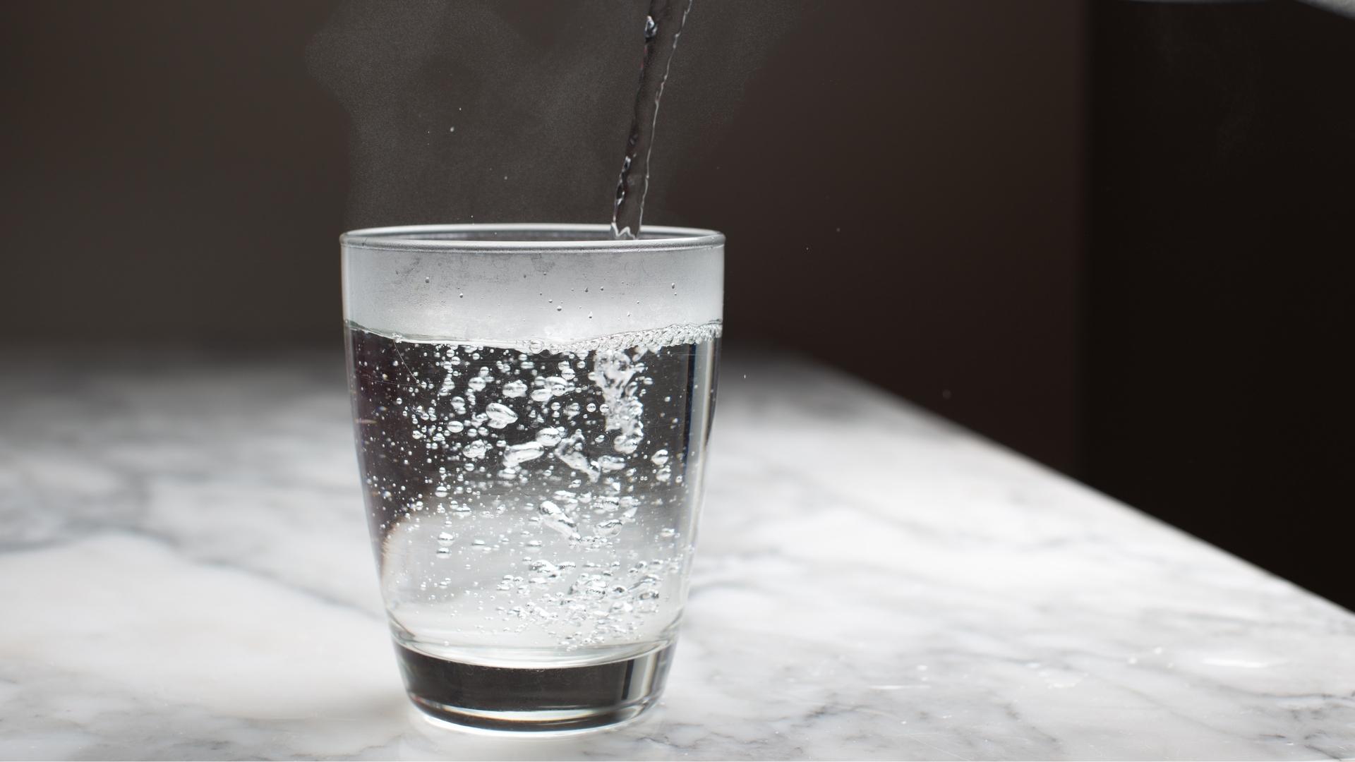 Time to drink water during the day that damages the kidneys