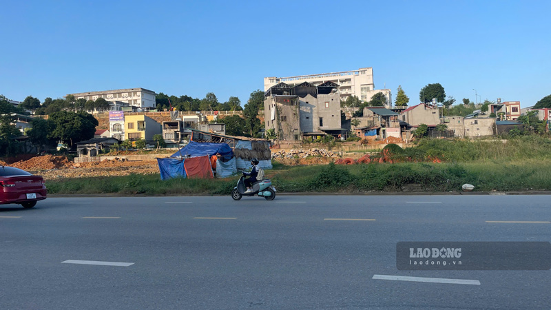 Khu vuc giai phong mat bang de bo tri tai dinh cu o phuong Cam Duong, tinh Lao Cai. Anh: Dinh Dai