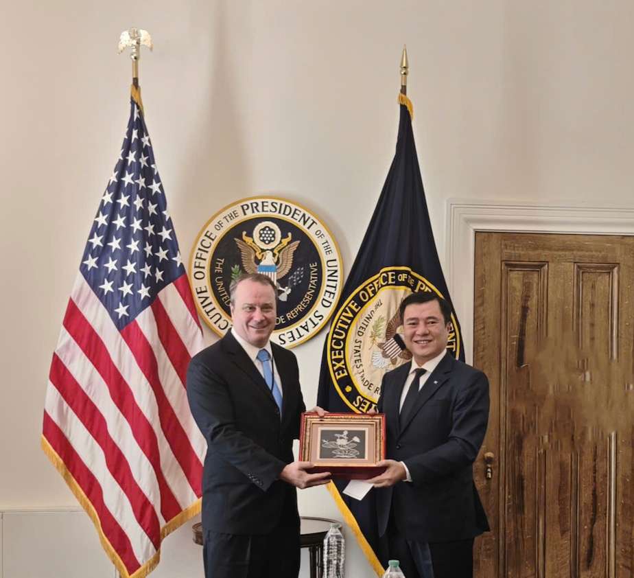 Thu truong Bo Cong Thuong, Pho Truong Doan dam phan Chinh phu Nguyen Sinh Nhat Tan va Pho Dai dien Thuong mai Hoa Ky Rick Switzer. Anh: Bo Cong Thuong