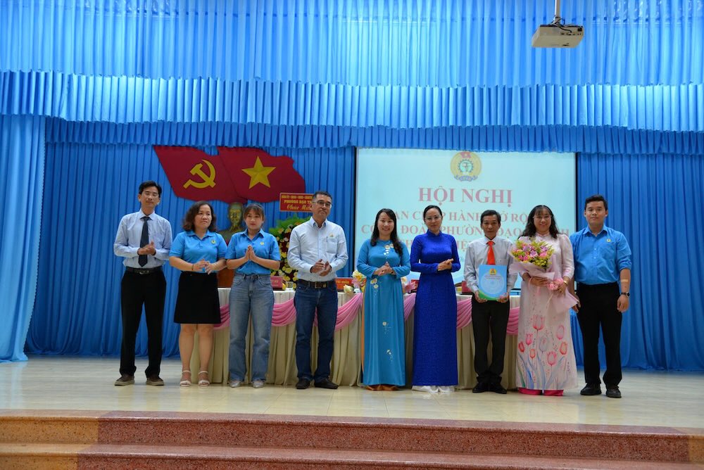 Ban Chap hanh Cong doan phuong Dao Thanh nhiem ky 2025–2030 ra mat tai hoi nghi. Anh: Luu Hung. 