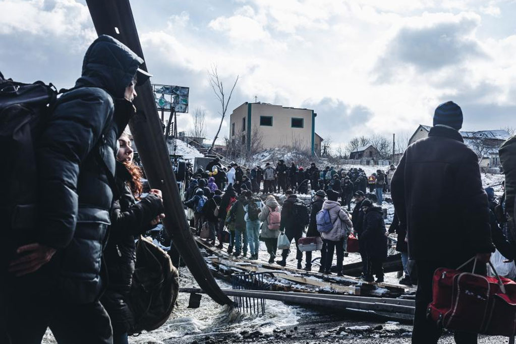 People leave Irpin (Ukraine) in March 2022. Photo: Xinhua