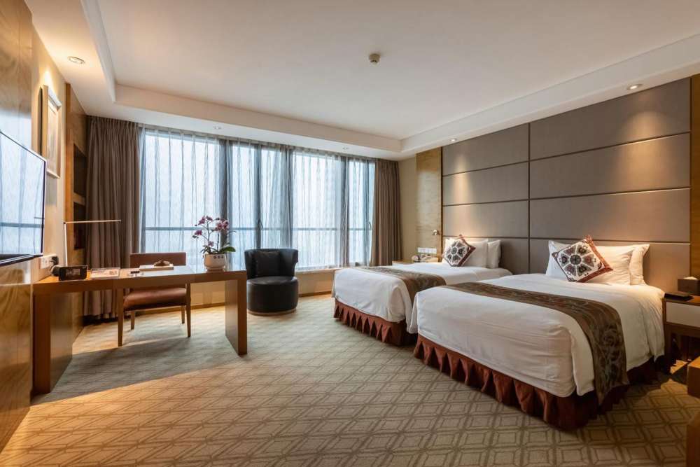 Khach san co quyen huy phong du khach da thanh toan 100% tien dich vu luu tru. Anh: Xinhua