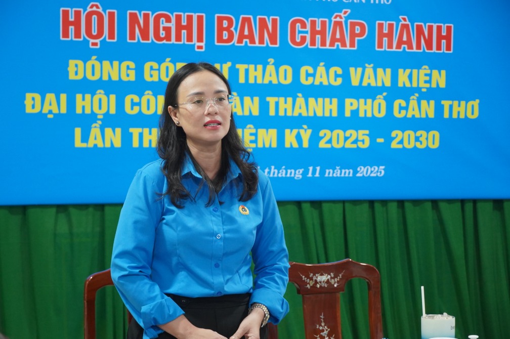 Ba Le Thi Suong Mai – Chu tich LDLD TP Can Tho phat bieu tai hoi nghi. Anh: Ta Quang