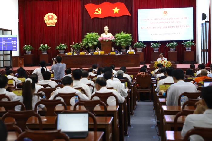 Quang canh ky hop HDND TP Can Tho. Anh: Phong Linh