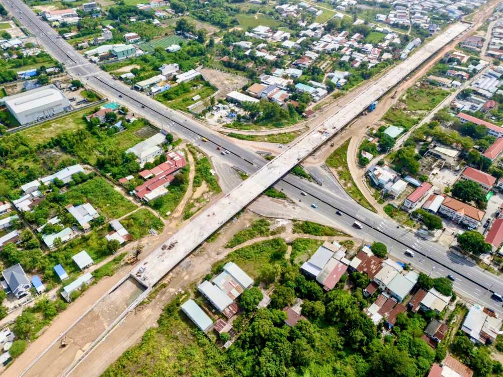 Currently, Ho Chi Minh City is building Road 991B connecting Bien Hoa - Vung Tau Expressway, National Highway 51 and Cai Mep - Thi Vai port cluster. Photo: Anh Tu