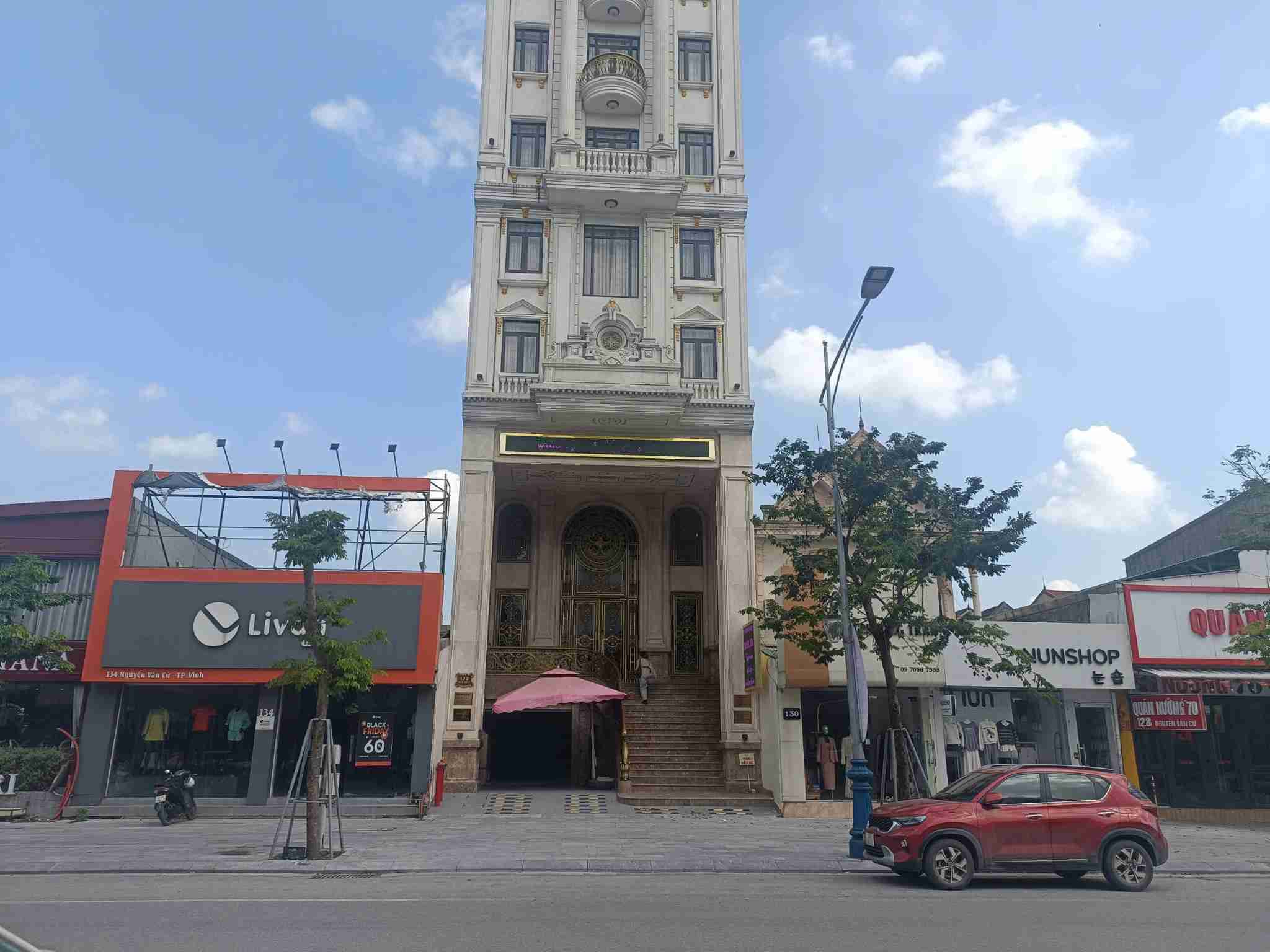 Tinh hinh co so tham my vien Mailisa tai so 132 Nguyen Van Cu (phuong Truong Vinh, Nghe An) vao sang 14.11.2025. Anh: Quang Dai