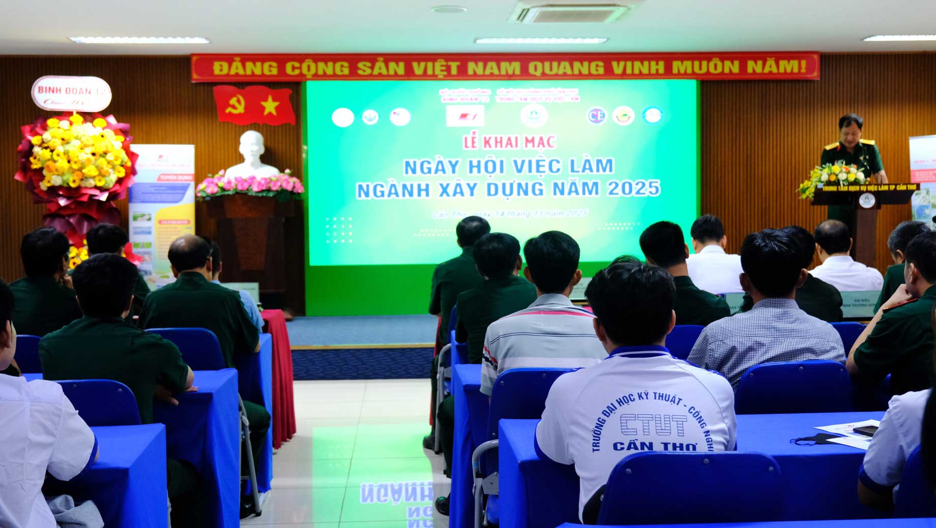 Le khai mac Ngay hoi viec lam nganh xay dung – Phien giao dich viec lam truc tuyen quy IV nam 2025. Anh: My Ly