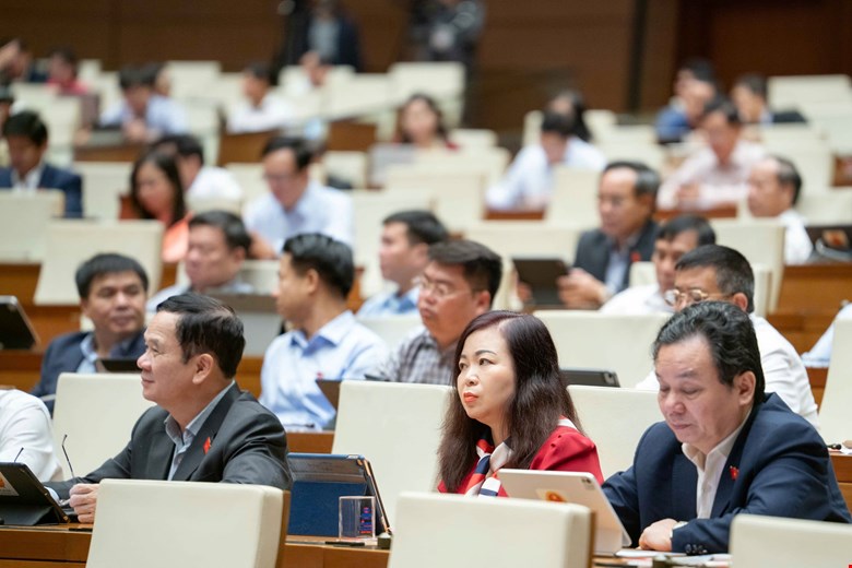 Cac dai bieu tham gia phien hop sang 14/11 Ky hop thu 10, Quoc hoi khoa XV. Anh: Media Quoc hoi.  