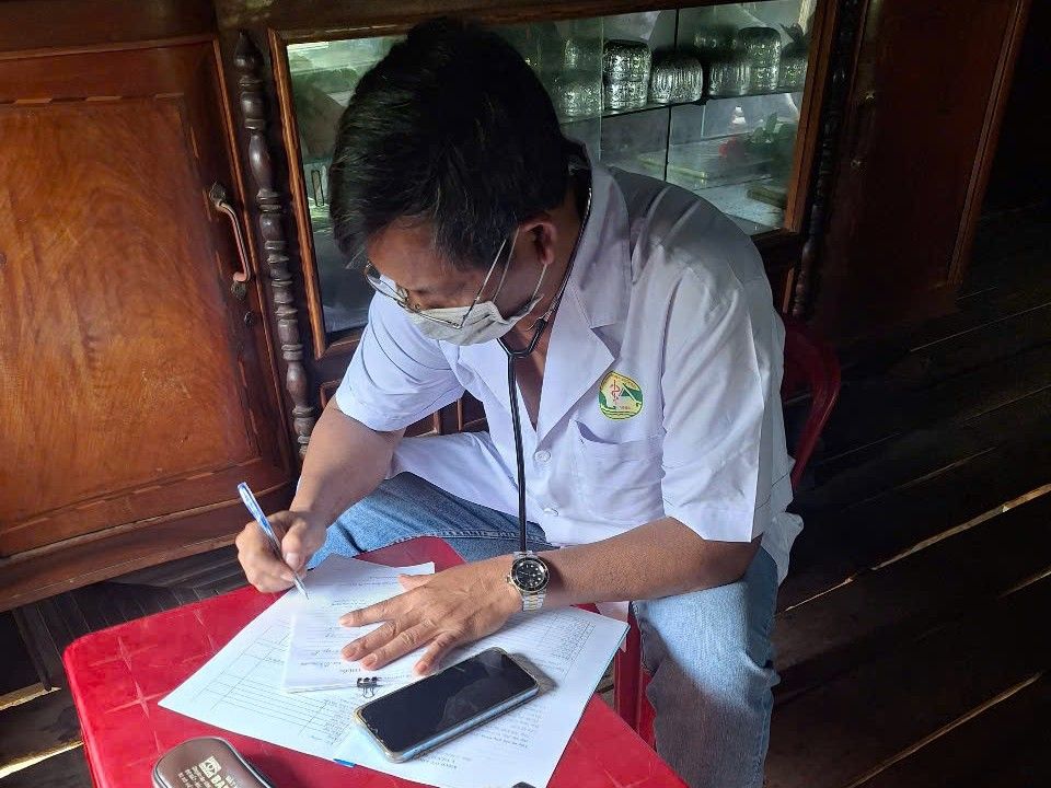 Cong tac cham soc suc khoe cho tre em la muc tieu dai hoi, mang tinh chien luoc cua luc luong y te co so. Anh: Bao Lam