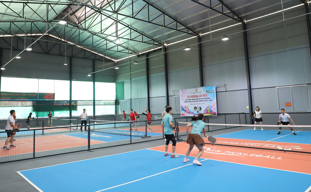 Giai Pickleball lan thu II co su tham gia cua 50 van dong vien den tu cac cong doan co so thuoc phuong Nghia Lo, tinh Lao Cai. Anh: Bao Nguyen