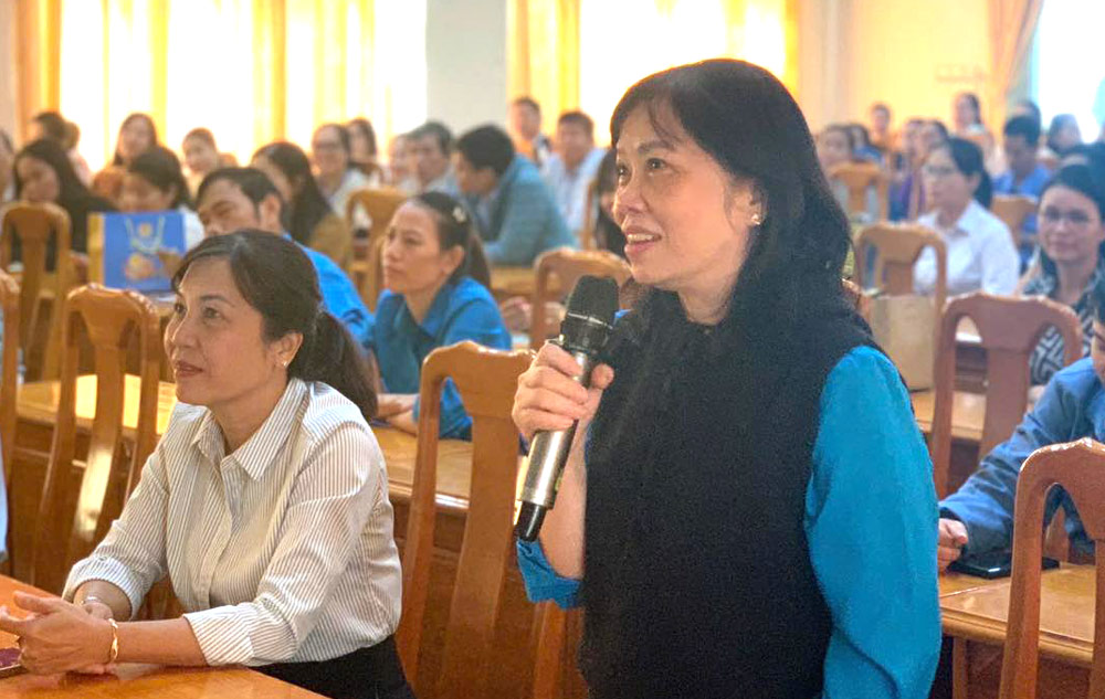 The Da Nang City Labor Federation organized training for nearly 200 key staff at the facility. Photo: Da Nang Trade Union.