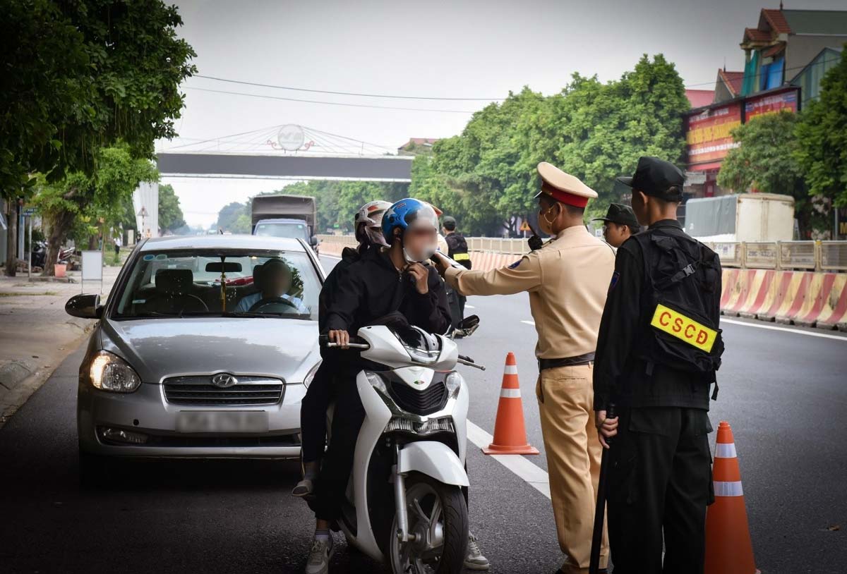 Công an tỉnh Ninh Bình tăng cường kiểm tra, kiểm soát và xử lý vi phạm về trật tự an toàn giao thông. Ảnh: Công an tỉnh Ninh Bình