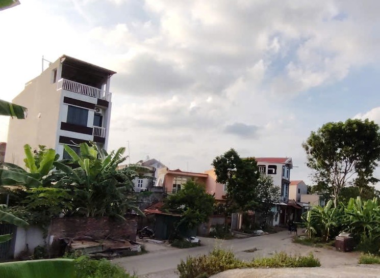 The tax authority responds to the regulation on donating land without a red book. Photo: Xuyen Dong