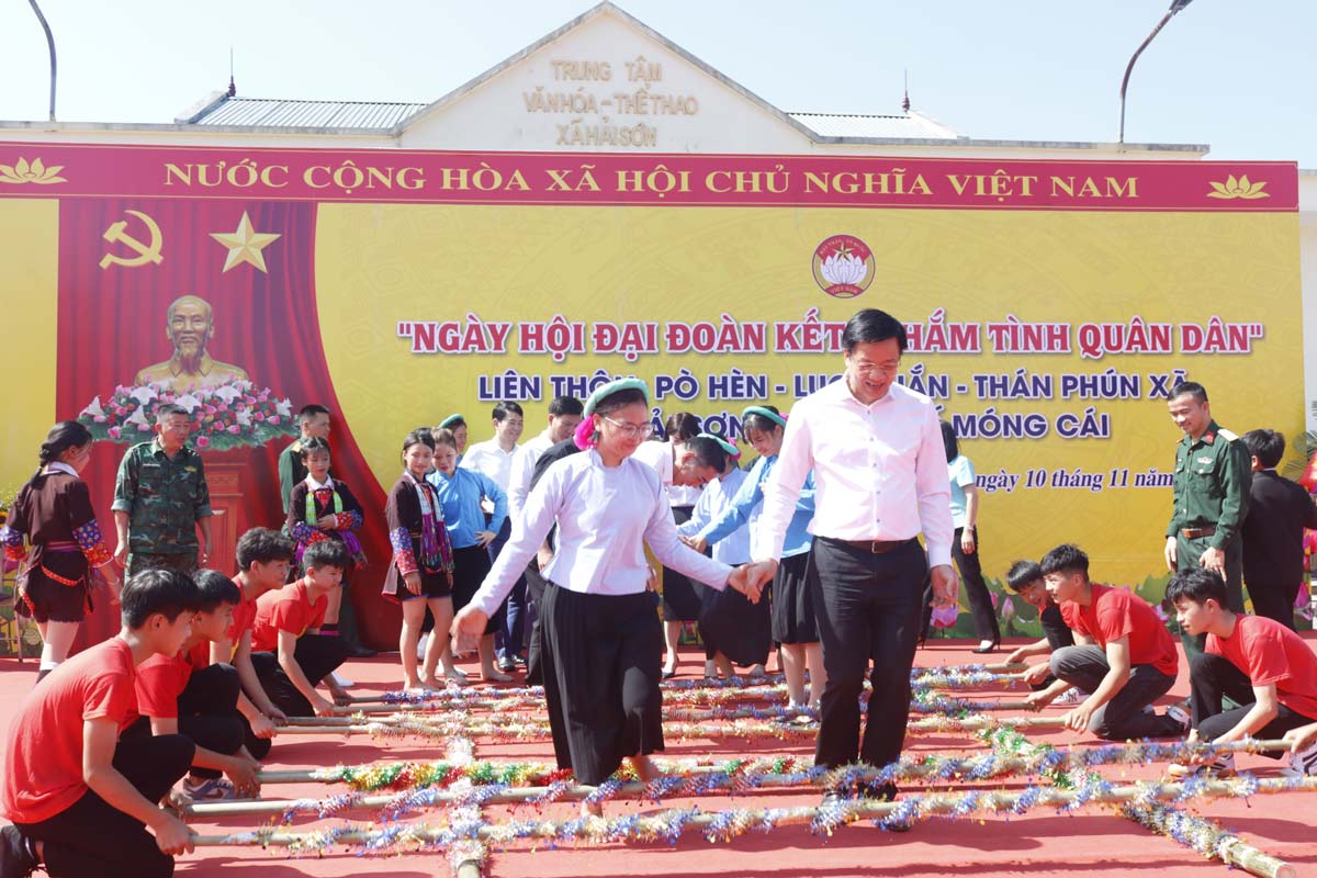 Dia de la Gran Unidad Nacional inter-aldeas de Po Hen Luc Chan Than Phun en la comuna de Hai Son provincia de Quang Ninh. Foto: Portal de Informacion Electronica del barrio de Mong Cai 1
