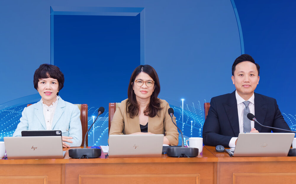 TV.HDQT Pham Thi Thanh Hoai chu tri (o giua).Hoi nghi cap nhat ket qua kinh doanh quy 3/2025 cua VietinBank. Ảnh: VietinBank