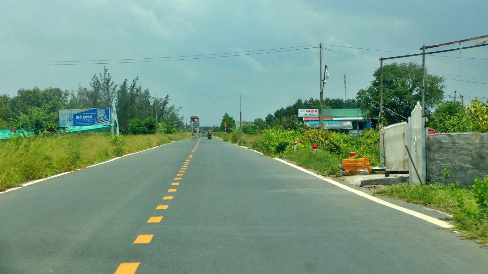 A section of the East Sea dike in Ca Mau has been completed. Photo: Nhat Ho