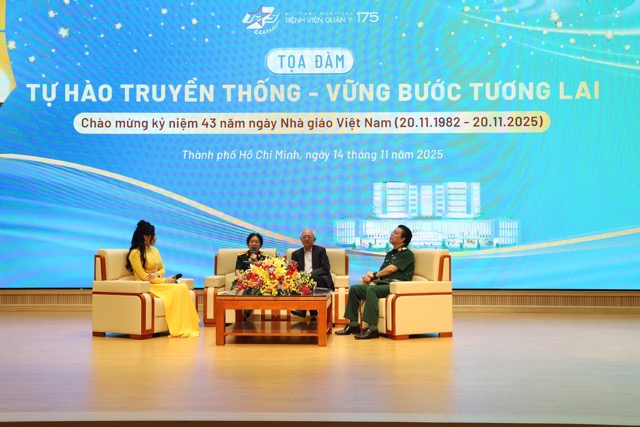Dr. CKII Le Thi Kim Ha (2nd, from left) shared at the seminar on the occasion of the celebration of Vietnamese Teachers' Day. Photo: Nguyen Ly