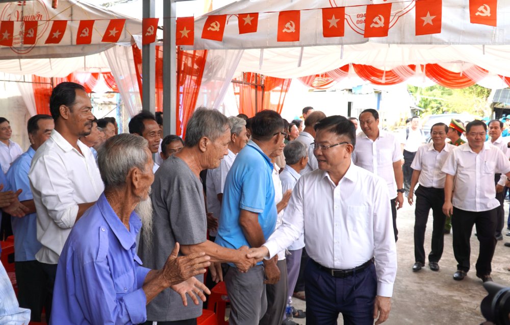 El Viceprimer Ministro Le Thanh Long asistio al Dia de la Gran Unidad Nacional 2025 en el barrio de Minh Long comuna de Chau Thanh provincia de An Giang. Foto: Nam Phuong