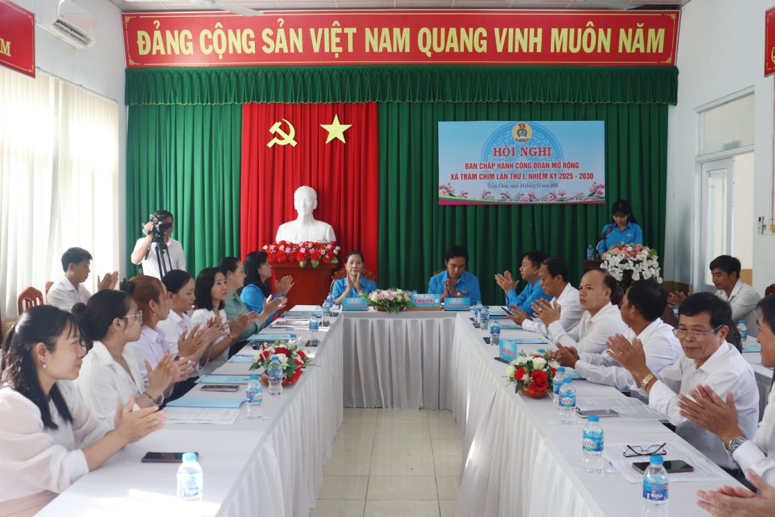 Quang canh hoi nghi. Anh: Luu Hung