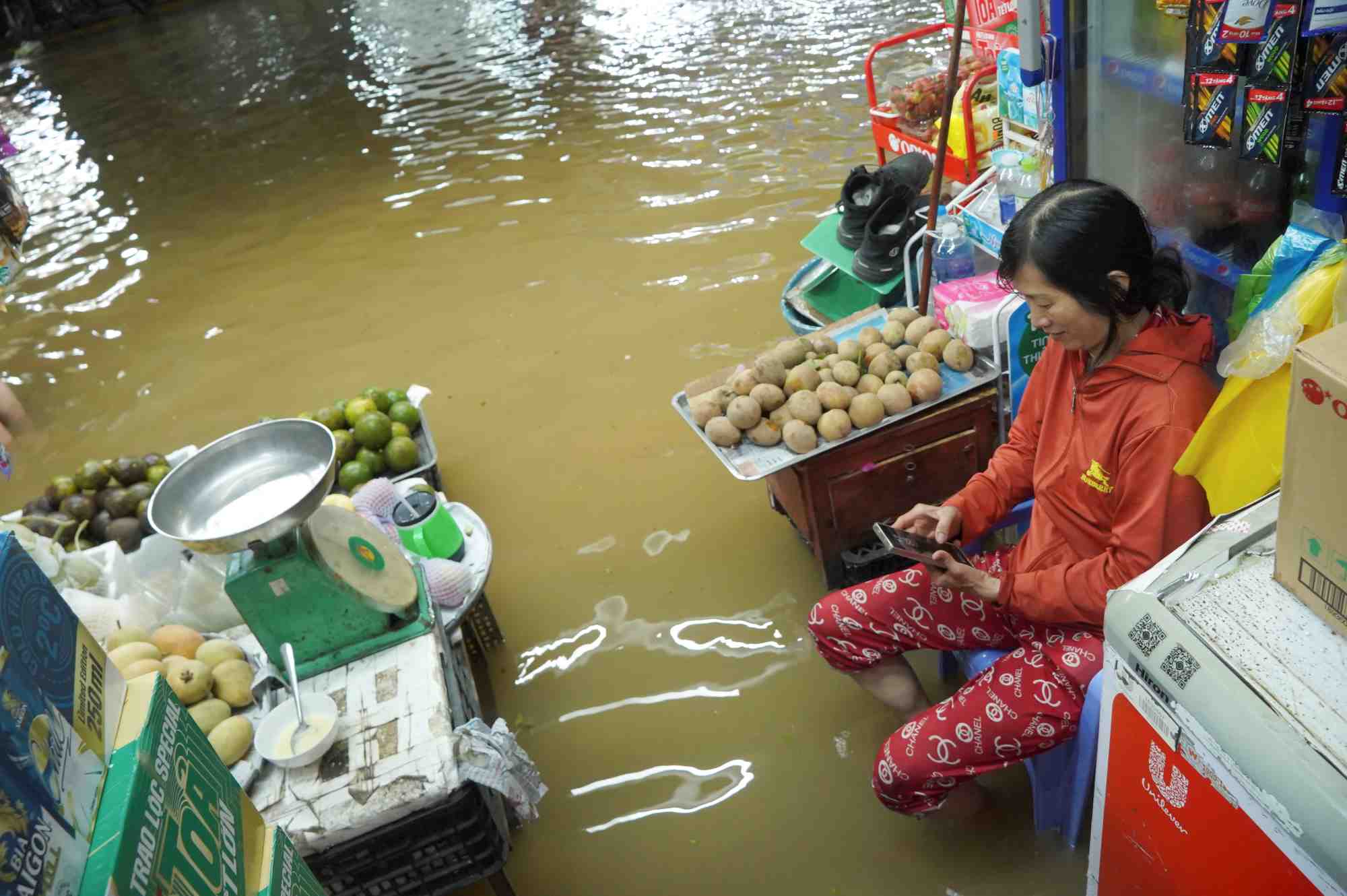 Nhieu tuyen duong quanh khu vuc ben Ninh Kieu ngap nang. Anh: Ta Quang