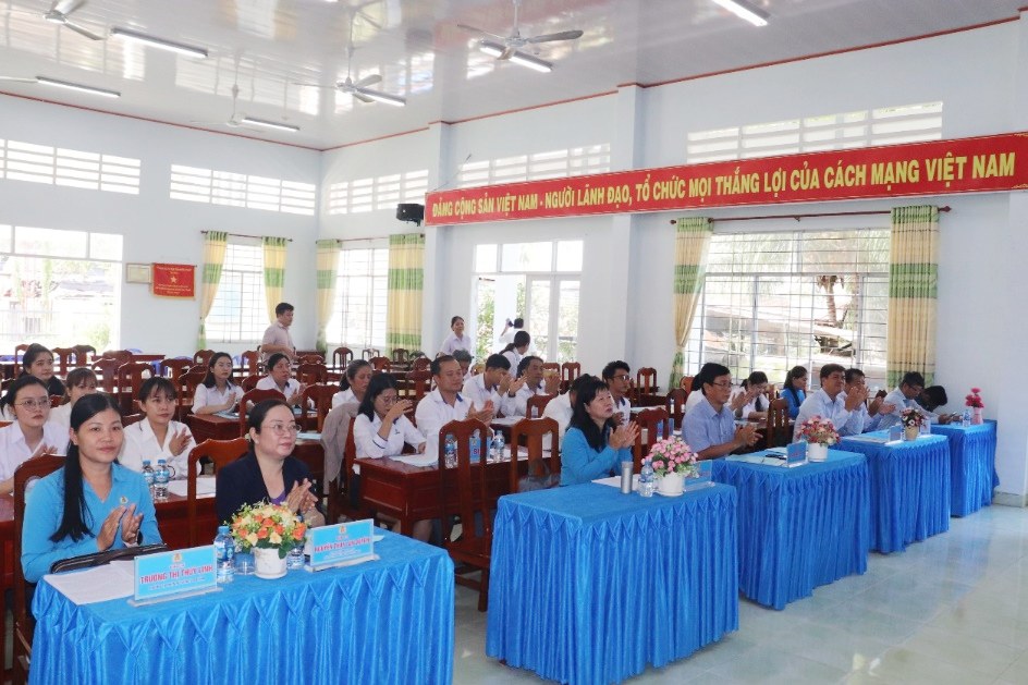 Dai bieu tham du hoi nghi. Anh: Luu Hung