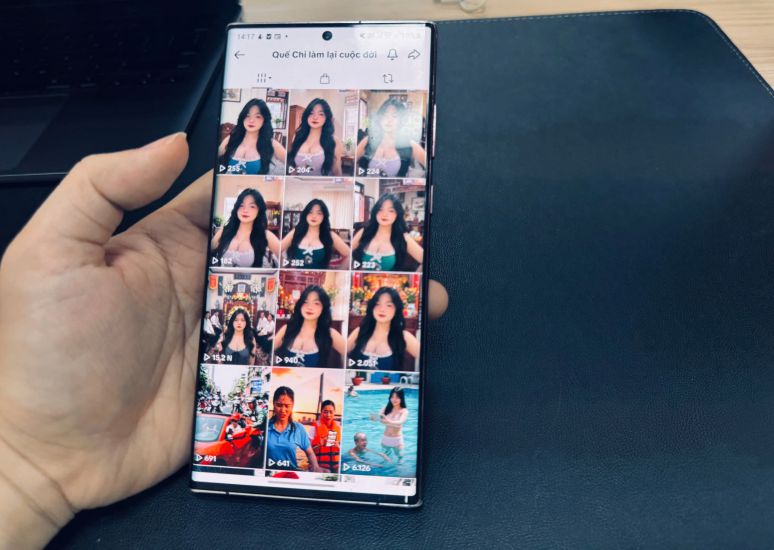 Nhung noi dung phan cam tiep tuc duoc cac kenh Tiktok dang tai lai de cau tuong tac. Anh: Tri Minh