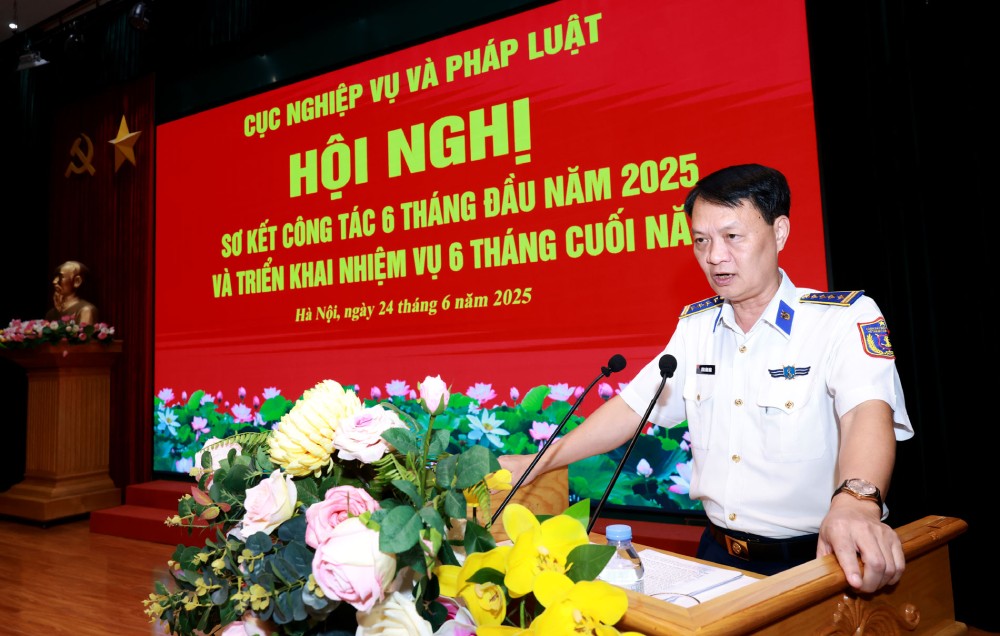 Colonel Luong Dinh Hung was appointed to the position of Deputy Commander of the Law of the Vietnam Coast Guard. Photo: canhsatbien.vn